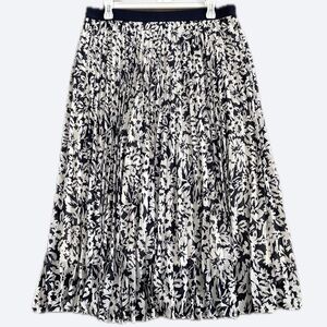 H&M Floral Navy Blue and White Pleated Skirt - Size Large